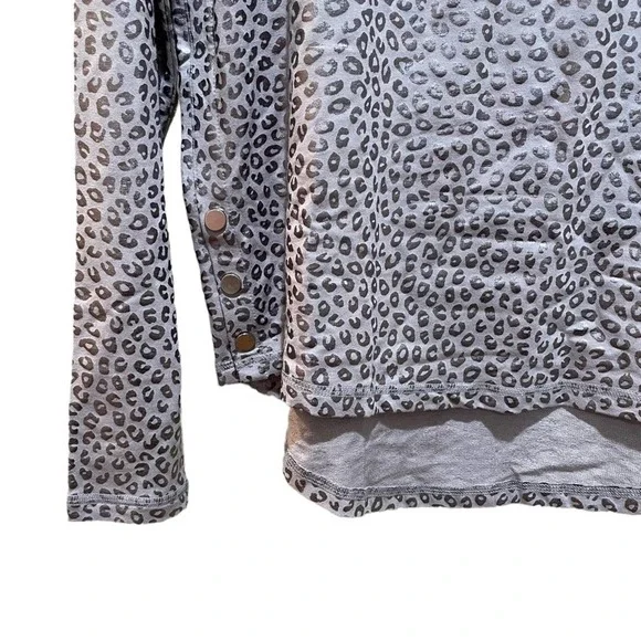 Zuda Leopard Print Metallic Long Sleeve Sweatshirt Top Silver Size Large - Picture 2 of 7